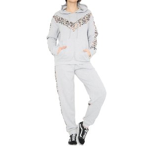 Chándal Largo con Capucha para Mujer, Premium, Tejido de Felpa Suave de Alta Densidad, con Logotipo de Silicona Estampado en la Parte Delantera y Letras en Relieve - Product Image 6