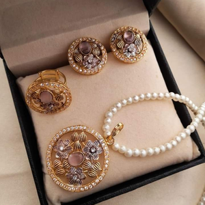 Nouveau collier et boucles d'oreilles en zircon plaqué or 18 carats tendance et luxueux de style antique, ensemble de bijoux pour femmes, mariages, fêtes, Eid Pakistan - Product Image 2