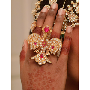 Anillo de Sello Romántico de Color Rosa Chapado en Oro con Incrustaciones de Jadau Kundan, Anillo de Plata Moderno y Elegante con Incrustaciones de Rodio MRNG173WP - Product Image 2