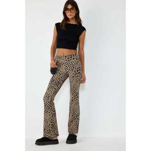 Pantalones con estampado de leopardo y cintura elástica - Product Image 1