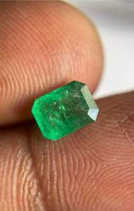 ESMERALDA NATURAL FACETADA SUelta de 0.90 quilates, forma octogonal, para joyería. - Product Image 2