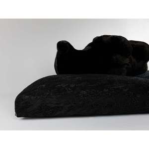 Sofá Chesterfield Negro Minimalista de Una Plaza, Diseño Convertible, Tapicería de Terciopelo y Cuero Genuino para Salas de Estar Contemporáneas - Product Image 6