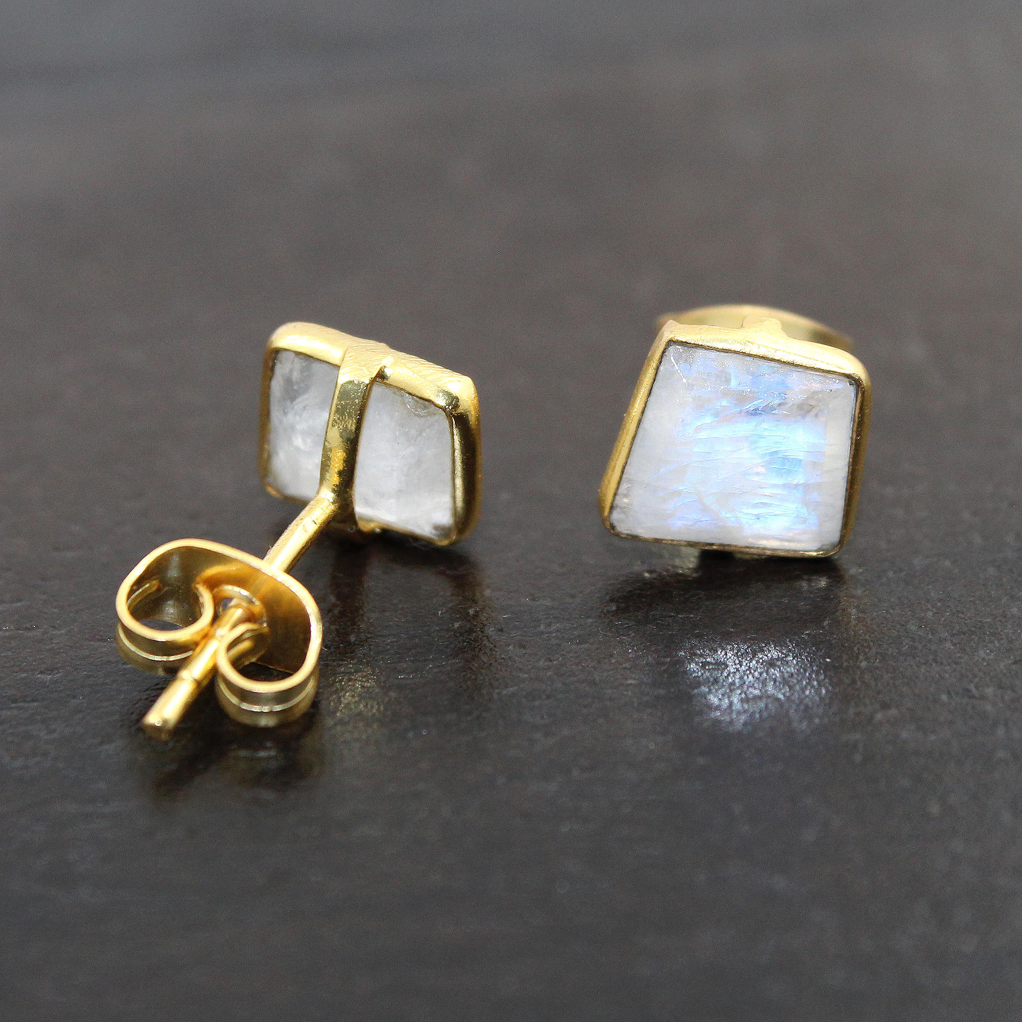 มูนสโตนสายรุ้งสีขาว