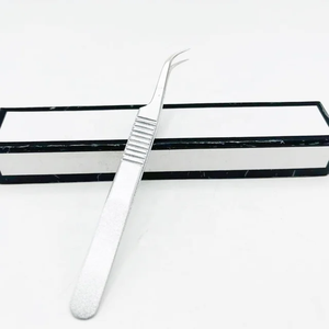 Pince à cils en gros de qualité supérieure en acier inoxydable massif incurvé en J avec pince à épiler pour extension de cils à volume scintillant argenté - Product Image 6