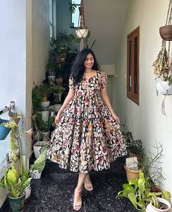 Hermoso y cómodo Maxi para la próxima temporada de verano con hermoso estampado floral por todas partes - Product Image 4