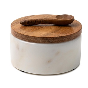 Bodega de sal de piedra blanca con tapa de madera y cuchara Recipiente de especias hecho a mano elegante para cocina Esenciales de cocina diaria - Product Image 1