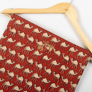 Tela 100% orgánica india Bagru con estampado de camello hecho a mano con técnica de bloques, para ropa y decoración del hogar. - Product Image 5