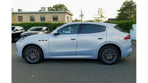 Voiture d'occasion GT AWD 2024, faible kilométrage, transmission automatique, sièges en cuir, sans accident et prête à être expédiée - Product Image 4