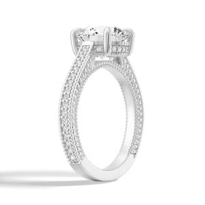 Anillo de Halo con Diamante Moissanite de Corte Redondo, Plata de Ley Oculta, Único y Elegante - Product Image 6