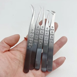 Vente en gros Meilleur produit Pince à épiler pour extensions de cils en argent à 5 points différents et poignée en forme de cœur / Emballage en boîte noire - Product Image 5