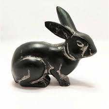 Sculpture de lapin en métal argenté décoratif en aluminium, finition en étain brillant, fabrication artisanale, pour table - Product Image 6