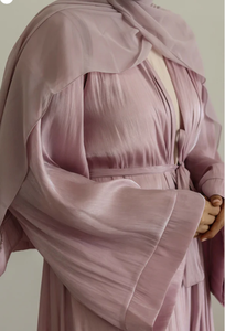 Abaya rose tendre ouverte avec ceinture, manches évasées et devant plissé, tenue élégante et modeste pour tous les jours et les occasions spéciales - Product Image 3