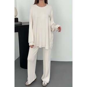 ชุดเสื้อสเวตเตอร์และกางเกงขายาวสีขาวนวลแบบคลาสสิก - สีเอครู - Product Image 5