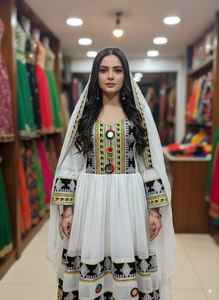 Robes afghanes ethniques Kuchi faites à la main, tribales, respirantes, brodées, pour femmes, longues, taille Pashtun, robe Kabul, costumes - Product Image 4