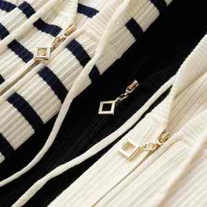 custom Trendy 100% Wool Women's Comfortable Casual Pullovers Long Sleeves <b>Zippered</b> <b>Hoodie</b> - Product Image 4