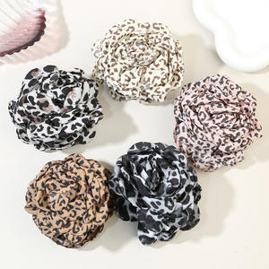 Pince à <span class=keywords><strong>cheveux</strong></span> en tissu fait main en forme de rose pour femmes et filles, grande pince à <span class=keywords><strong>cheveux</strong></span> florale bohème hawaïenne pour <span class=keywords><strong>cheveux</strong></span> épais ou fins - Product Image 5