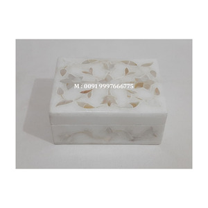 Caja de Joyería Rectangular Hecha a Mano con Diseño Floral, Mármol Blanco Natural con Incrustaciones de Nácar Dorado, para Guardar Collares - Product Image 1