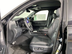 Toyota Tundra TRD Pro HV 4x4 2025, Camioneta CrewMax de 4 Puertas, Cabina SB - Product Image 6