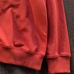 Sweat-shirt personnalisé pour homme-Tissu respirant et chaud avec logos et motifs personnalisés, idéal pour le sport, les voyages et le confort au quotidien - Product Image 4