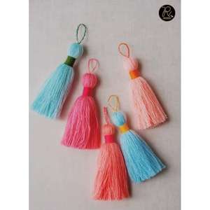 Pompon fait main pour l'artisanat, la fabrication de bijoux, les boucles d'oreilles, les sacs, les porte-clés, accessoires, matière en coton, vente en gros, couleurs personnalisées, option d'usine - Product Image 1