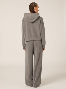 เสื้อฮู้ดแบบสวมศีรษะของผู้หญิงทรงหลวม100% ผ้าฝ้ายแบบมีโลโก้ด้านหน้าสำหรับสไตล์สตรีทแบบสวมหัวสำหรับฤดูหนาวที่ทันสมัย - Product Image 4