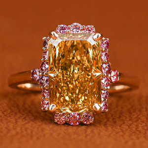 Bague de fiançailles classique en or 14 carats avec diamant jaune radiant de taille radiante créé en laboratoire, sertissage halo, diamant rond rose, élégante pour femme - Product Image 1