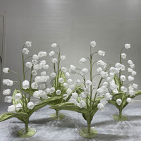 Lys de la Vallée géants en papier faits à la main et réalistes pour la décoration de toile de fond de mariage, la décoration de scène d'événements, la décoration de fête et la vitrine
