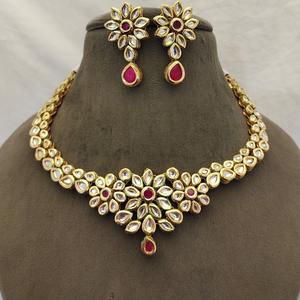 Collier Kundan floral de luxe serti de perles de cristal blanc Collier Kundan au look royal serti de boucles d'oreilles - Product Image 1