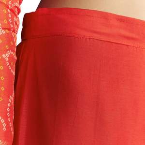 Costume de palazzo Bandhani en soie rouge avec broderie, vente en gros de vêtements ethniques pour femmes, usine de vêtements OEM, fournisseur en vrac, fabricant - Product Image 6