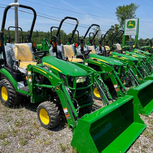 Tracteur à roues John Deere 25HP avec chargeur frontal et siège jaune, carrosserie verte - Product Image 2