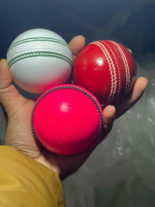 Pelota dura de Cricket hecha a medida, nuevo diseño, peso ligero, pelota dura de Cricket, Material de calidad, venta al por mayor, pelota dura de Cricket - Product Image 5