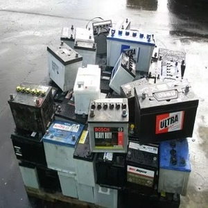 เศษแบตเตอรี่รถยนต์และรถบรรทุกใช้แล้วทิ้งเศษแบตเตอรี่ตะกั่วแบบระบายออก - Product Image 3