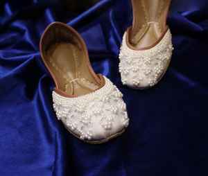 รองเท้าหนัง khusa ปักตามสั่งสำหรับผู้หญิงสำหรับฤดูใบไม้ร่วงสีและขนาดแฮนด์เมดตามสั่ง - Product Image 3