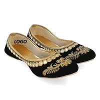 Vêtements de mariage Punjabi jutti sur mesure 2024 tendance femmes élégantes sur les femmes khussa fabriquées au Pakistan chaussures khussa plates pour fille