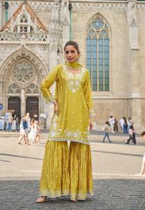 Kurti และกางเกงผ้ามัสลินดีไซน์เนอร์พร้อมลายพิมพ์ดิจิตอลพร้อมงานปักลายลูกไม้ - Product Image 2