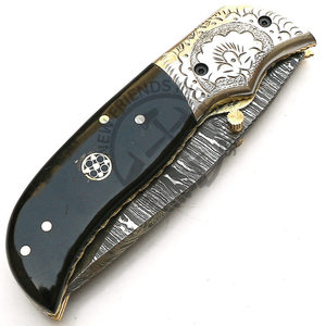 Couteau pliant damas personnalisé de haute qualité fait à la main avec manche de traversin gravé en corne de buffle pour le bricolage en plein air supporté par OEM - Product Image 6