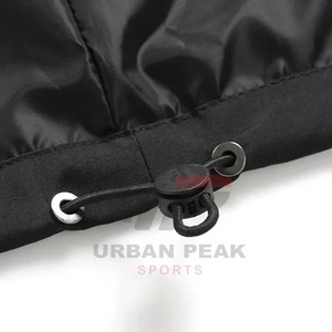 Chaqueta Cortavientos Resistente para Hombre con Costuras Reforzadas, Cierre Frontal Seguro y Características Prácticas para el Uso Diario - Product Image 5