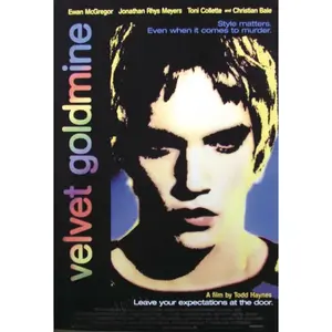 Diseño de póster exquisito Velvet Goldmine en tono dorado y terciopelo - Product Image 1