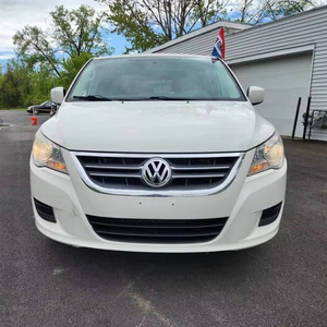 Volkswagen Routan 2010 d'occasion, conduite à gauche - Product Image 1
