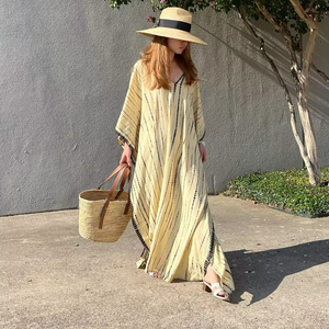 Tye a mano vibrante y teñido Impreso Hecho a mano Maxi Summer Wear kaftan largo Disponible a un precio asequible - Product Image 1