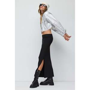 Falda midi con abertura - Product Image 3
