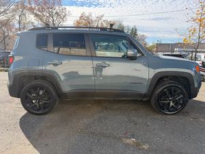 SUV Renegade Altitude 4WD 2018 d'occasion en excellent état, transmission intégrale, moteur 2.4L 180 CV, extérieur gris, prêt à rouler - Product Image 5