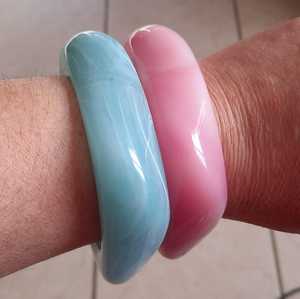 Brazalete de resina, brazalete de acrílico de resina redondo Irregular transparente de Color caramelo de nueva moda - Product Image 6