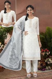 ชุด anarkali kurta ทำจากผ้าฝ้ายที่ทันสมัยพร้อมการปักลายเสื้อผ้าชาติพันธุ์ระดับพรีเมียมสำหรับผู้หญิงและเด็กผู้หญิงสำหรับผู้ค้าปลีก - Product Image 6