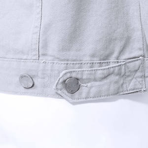 Chaqueta de Mezclilla de Lona Cómoda y Relajada con Logotipo Frontal, Diseño Ecológico Ligero para Invierno, Corte Limpio y Tacto Suave - Product Image 5