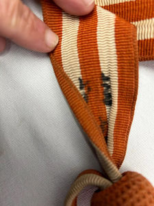 Écharpes en coton de soie américain OEM avec pompon en tricot avec fil personnalisé Écharpes de reproduction de couleurs personnalisées - Product Image 3