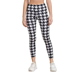 Las mallas de mujer de algodón 100 por ciento más vendidas con el último diseño Pantalones de Yoga de entrenamiento de fitness impresos con logotipo y diseño personalizados - Product Image 1