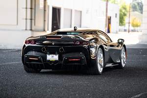 SF90 Stradale 2022, V8 Híbrido Enchufable de 986 hp, Paquete Assetto Fiorano - Product Image 2