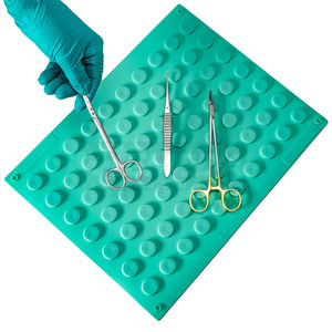 REMEDA Estera Magnética sin Látex Autoclavable Reutilizable Pequeña 375mm x 290mm x 0,6mm para Instrumentos Quirúrgicos - Product Image 2