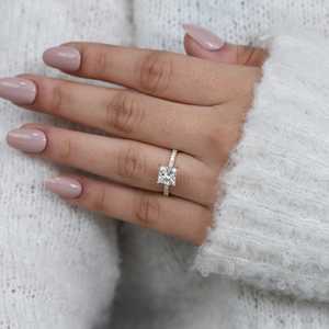 แหวนหมั้นเพชรทรงปรินเซสคัท เพชรเลี้ยงในห้องปฏิบัติการ ประดับเพชรข้างแบบซ่อนรูปวงกลม  ตัวเรือนเงินสเตอร์ลิง/แพลตตินัม น้ำหนัก 2.040 กะรัต ความสะอาดระดับ VS1 ดีไซน์หรูหรา - Product Image 5